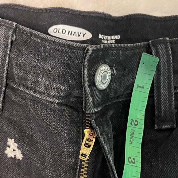 Old Navy Size 6 Black Denim White Daisy Embroidered Cuffed Summer Spring Shorts - Picture 9 of 10